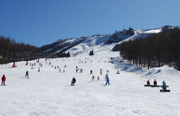 まだまだ滑れる3月12日の白樺高原のスキー場!